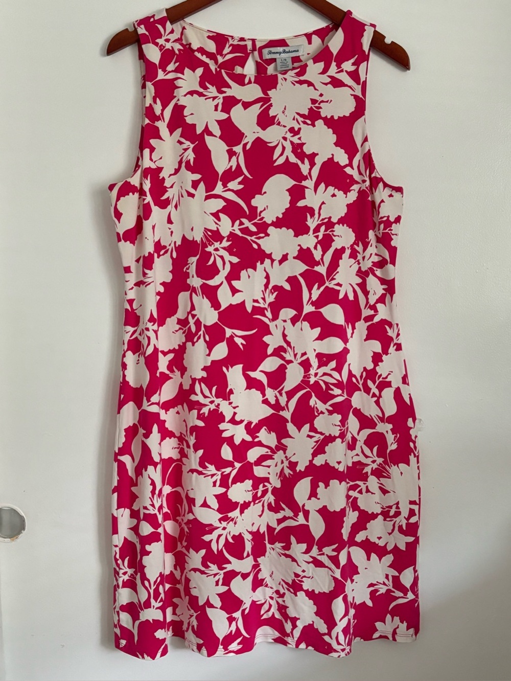 Tommy Bahama floral print dress, pullover style. 19.5” pit to pit, 37” length